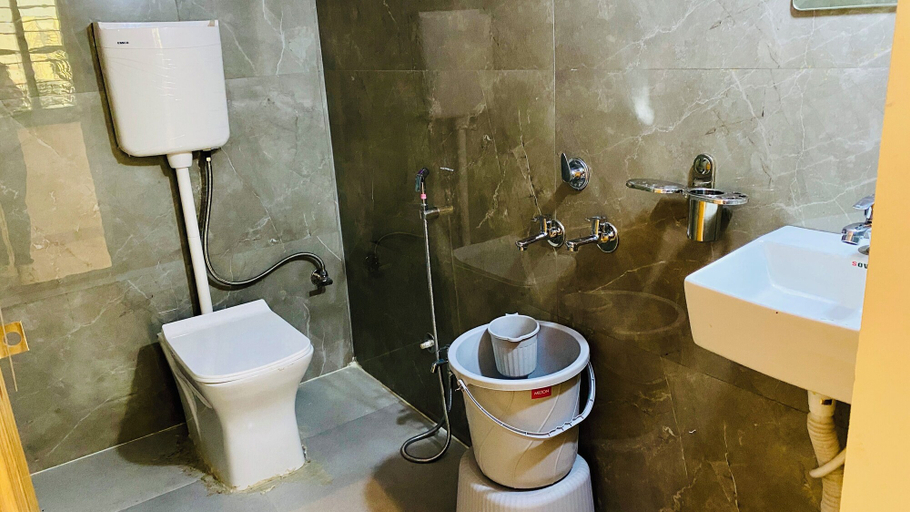 Bathroom 4, Hotel Kanchan Darbar, Ujjain