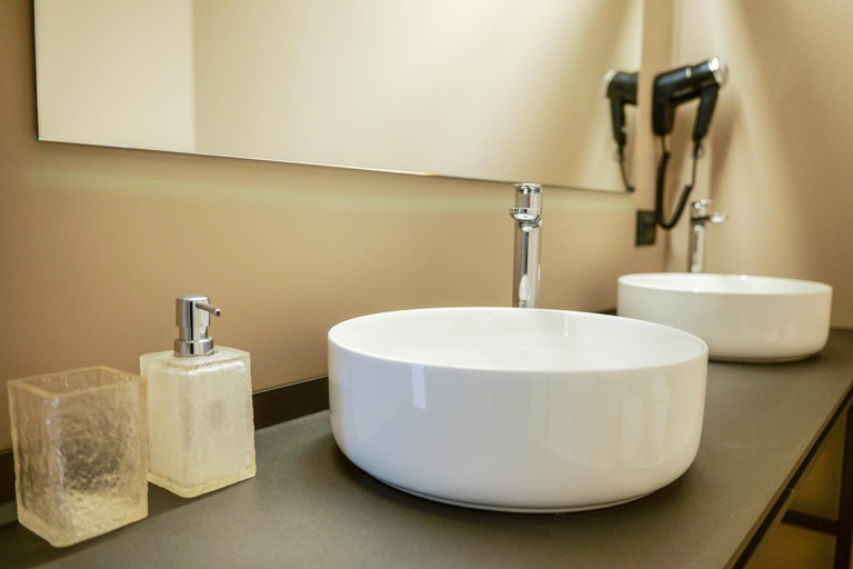Bathroom 5, Domus Delfino, Cagliari