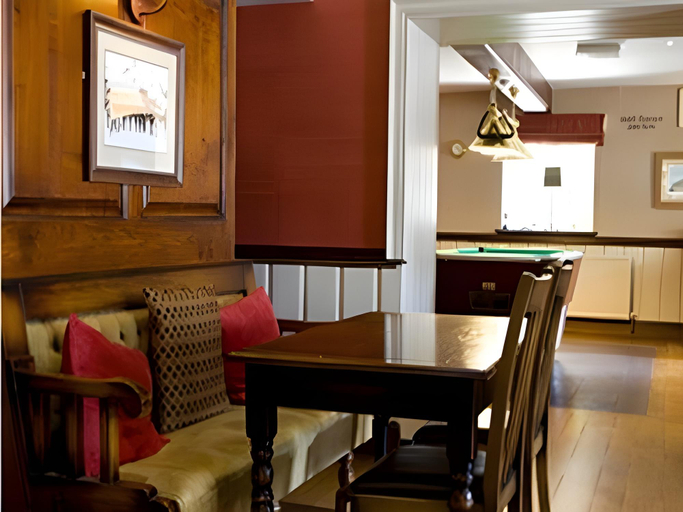 Others 3, Black Lion Hotel, Conwy