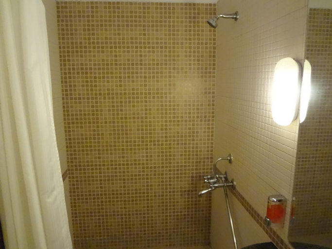 Bathroom 5, Nestor Hotels Pvt Ltd, Mumbai Suburban