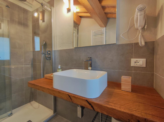 Bathroom 3, La Fonte Delle Faranghe by Host Hero, Macerata