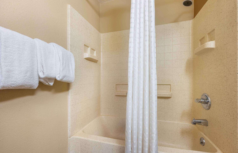 Bathroom 3, Studio 6 Extended Stay Florence, KY - Meijer Dr./Cincinnati, Boone