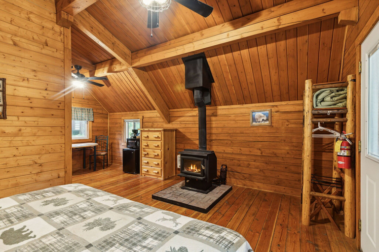 Bedroom 3, Lost Horse Lodge, Ravalli