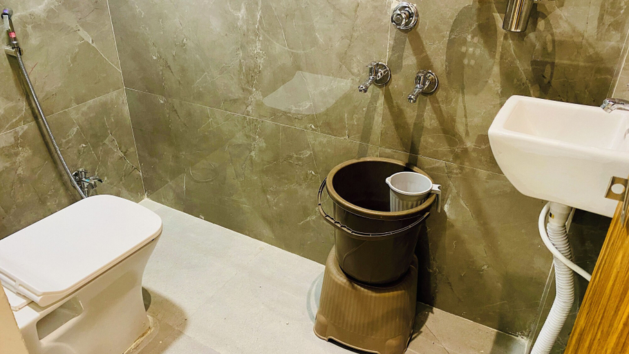 Bathroom 3, Hotel Kanchan Darbar, Ujjain