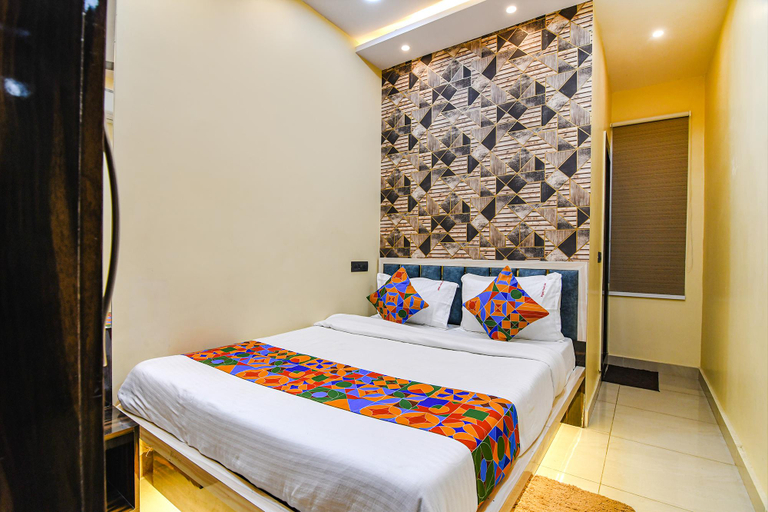 Bedroom 3, FabHotel Royal Park Inn - Nr. Eden Garden Stadium, Kolkata