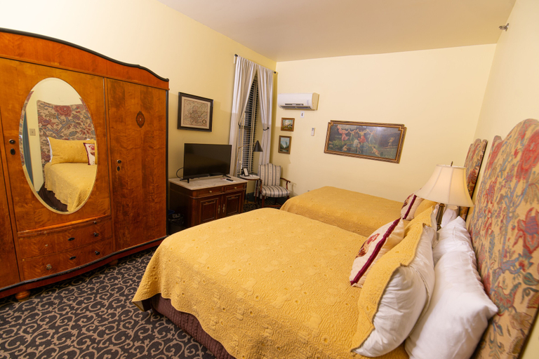 Bedroom 2, The Lafayette Inn, Northampton