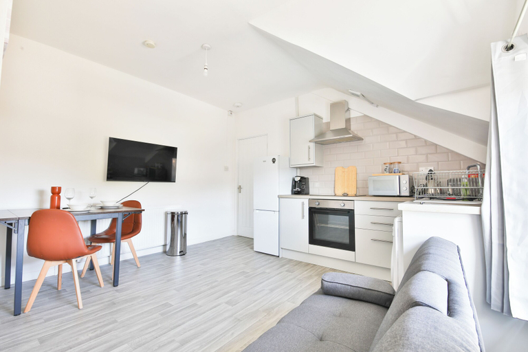 Others 3, 1 Bed Flat Near Cardiff City Centre, Cardiff