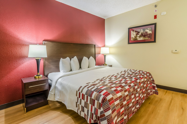 Bedroom 5, Golden Hotel, Sedgwick