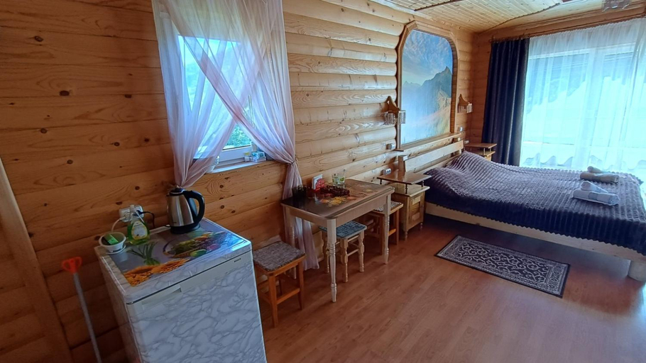 Others 5, Садиба Гуцулка Ксеня, Iaremchans'ka