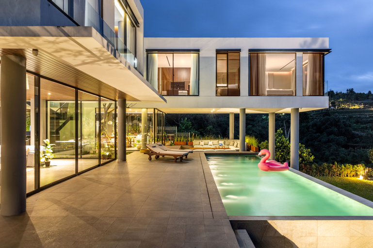 Bugenvilla Bandung, 4BR, Heated Swimming Pool, Bandung