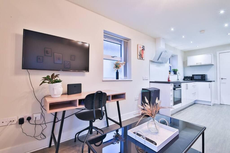 Others 4, Whitchurch Place 2 Bed Flat in Cardiff, Cardiff