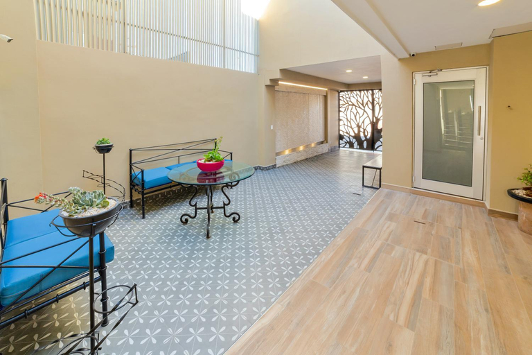 Public Area, Arbol Suites, San Diego
