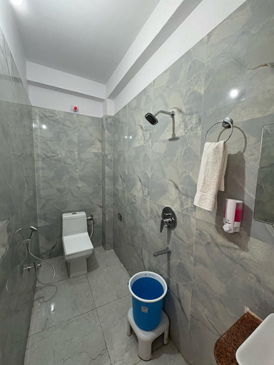 Bathroom 3, Yatri Nivas By Sarvjeet Foundation, Varanasi