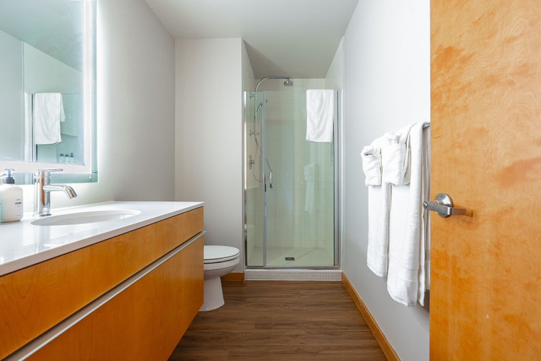 Bathroom 3, Sophari East: Bellevue Apartments, King