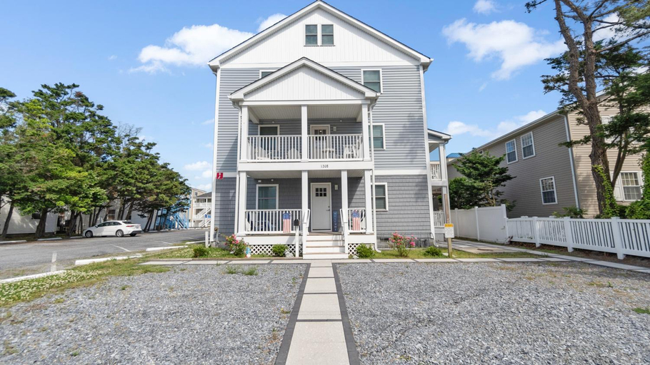 Safari Apartments, Worcester