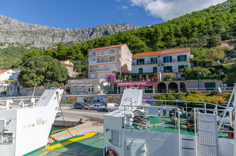 Others 3, Apartments Moloco, Gradac