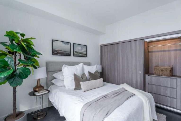 Bedroom 3, Skyline Luxe Panoramic Suites & towers Toronto, Toronto