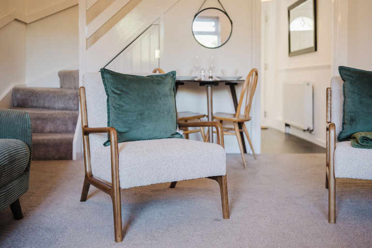 Others 5, Corner House - Bright 2BD in Cheltenham, Gloucestershire