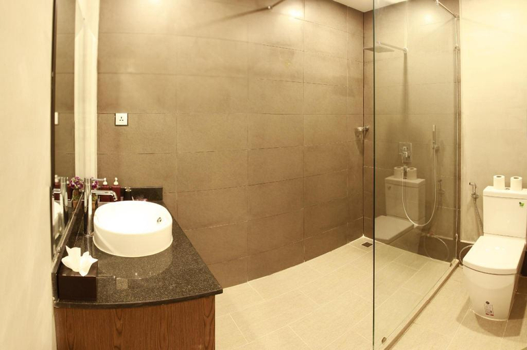 Bathroom 12
