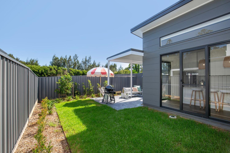 Exterior & Views 1, Burra Beachy - Pet Friendly - 5 Mins Walk to Beach, Shoalhaven - Pt B