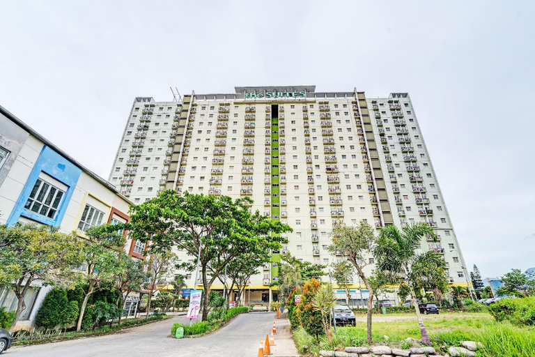 Exterior & Views 1, OYO 93439 The Suites Metro Apartment By Interindo, Bandung