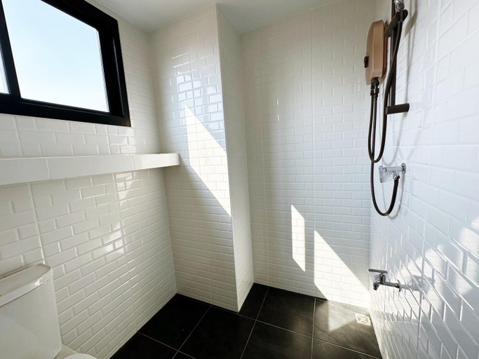 Bathroom 9