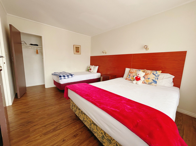 Bedroom 3, 136 St George Motel, Manukau