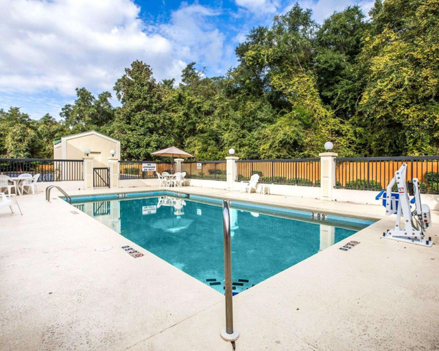 Sport & Beauty 5, Quality Inn Darien-North Brunswick, McIntosh