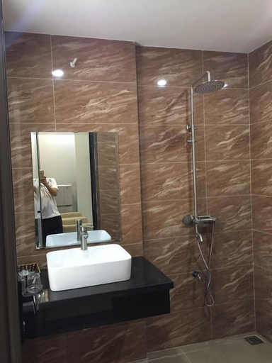 Bathroom 3, Van Nam Hotel by OnHotelRooms, Cầu Giấy