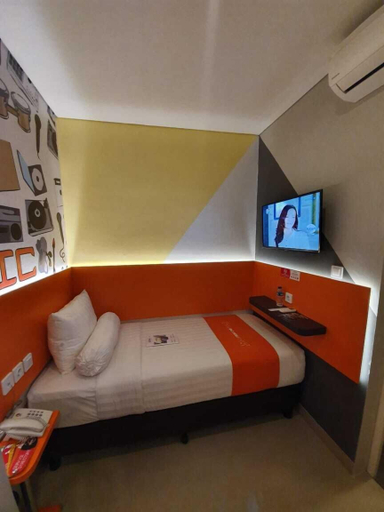 Bedroom 5, Front One Budget Hotel Slamet Riyadi Solo, Solo