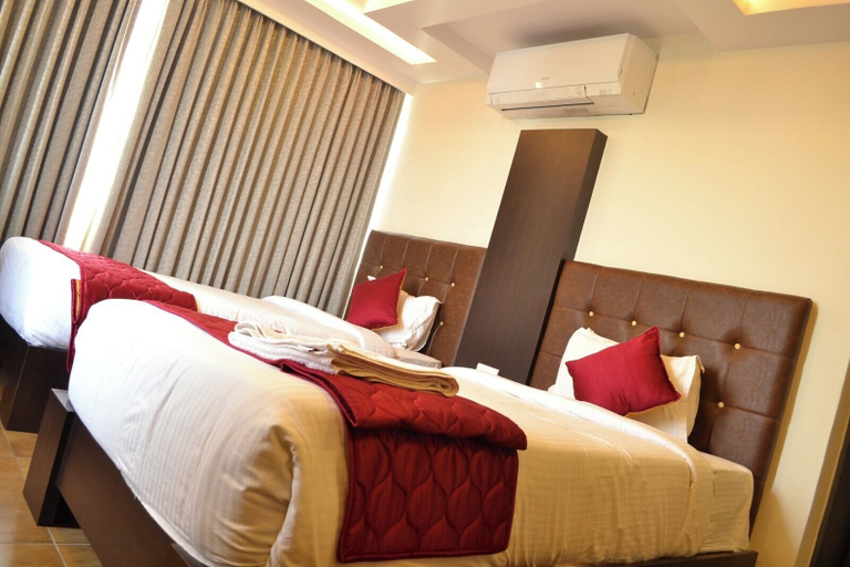 Bedroom 5, Hotel Free Birds, Tiruchirappalli