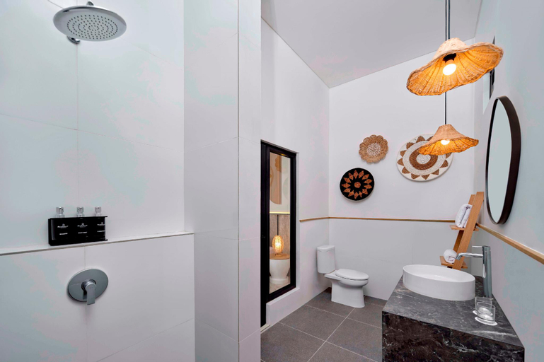 Bathroom 13