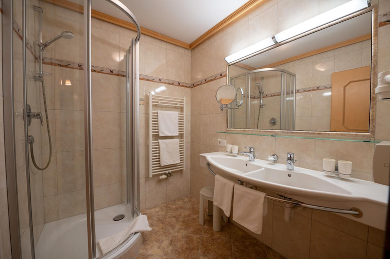 Bathroom 2, Sport- Vitalhotel Kristall, Schwaz