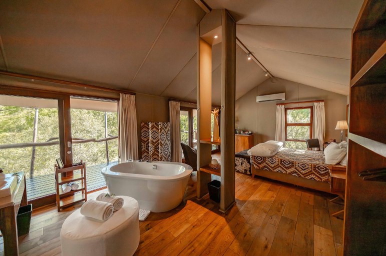 Bathroom 4, Kapama Buffalo Camp, Mopani