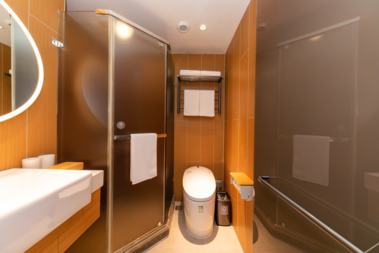 Bathroom 4, Ji Hotel (Shanghai North Bund Waibaidu Bridge), Shanghai