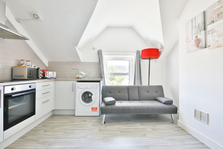 Others 4, 1 Bed Flat Near Cardiff City Centre, Cardiff