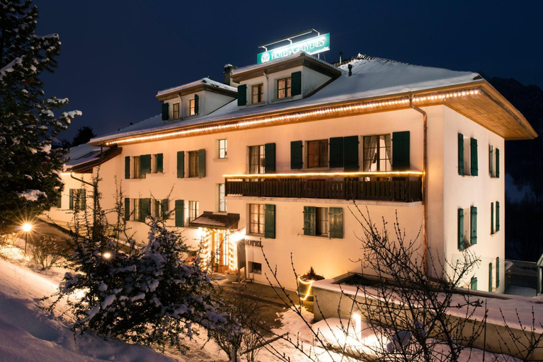 Exterior & Views