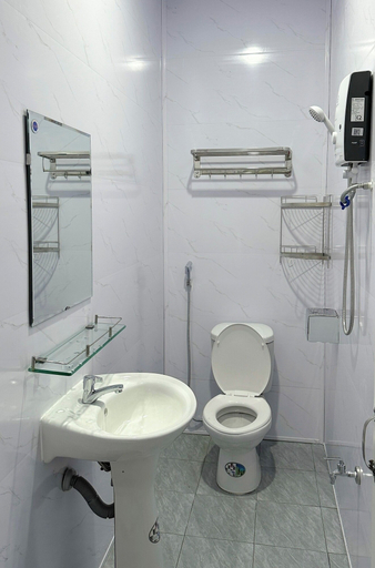 Bathroom, Ngoi Nha Hanh Phuc, Pleiku