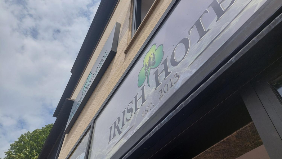 Hotel Irish, Una-Sana