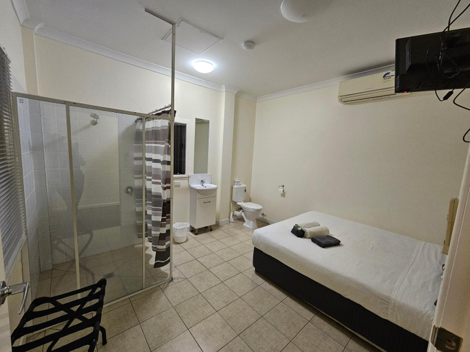 Bedroom 2, Clermont Hotel Motel, Belyando