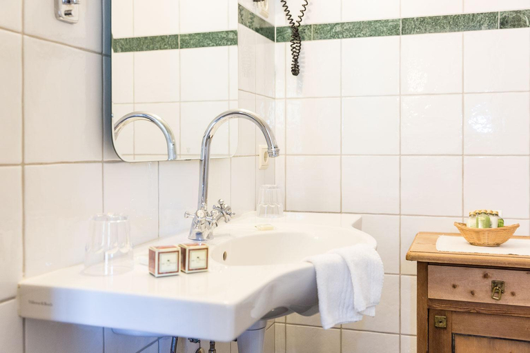 Bathroom, Gasthof zur Krone, Bolzano