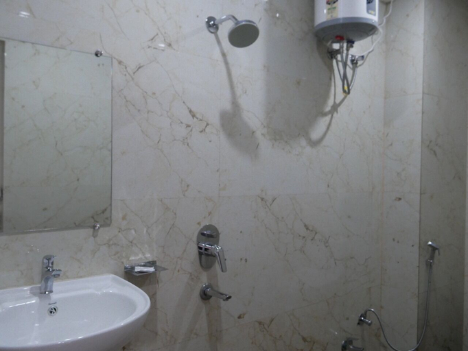 Bathroom 3, Hotel AyushMan Inn, Varanasi