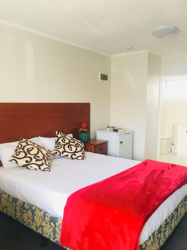 Bedroom 3, 136 St George Motel, Manukau