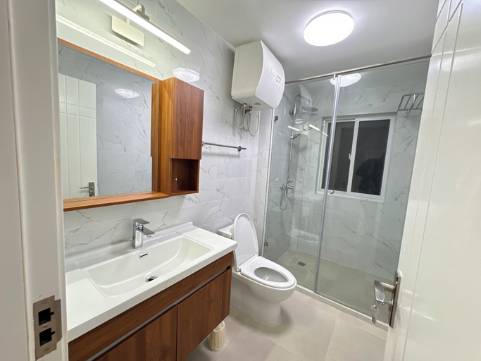 Bathroom 2, The 401 Apartment, Tema
