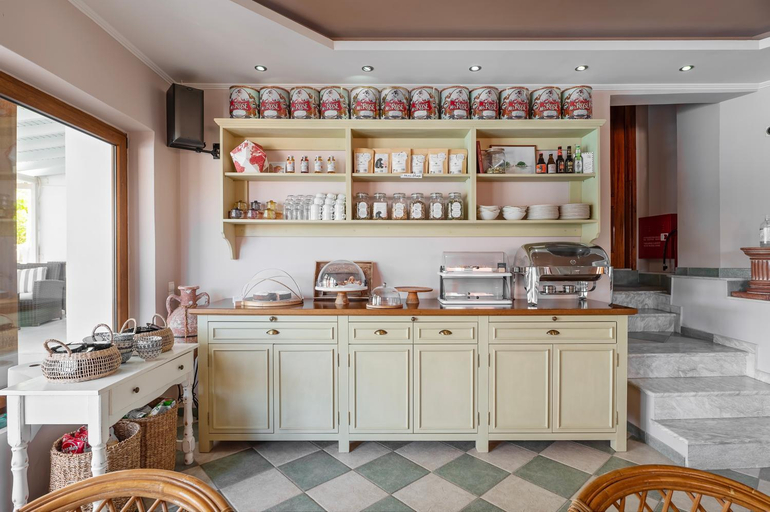 Food & Drinks 2, Avra, Epirus