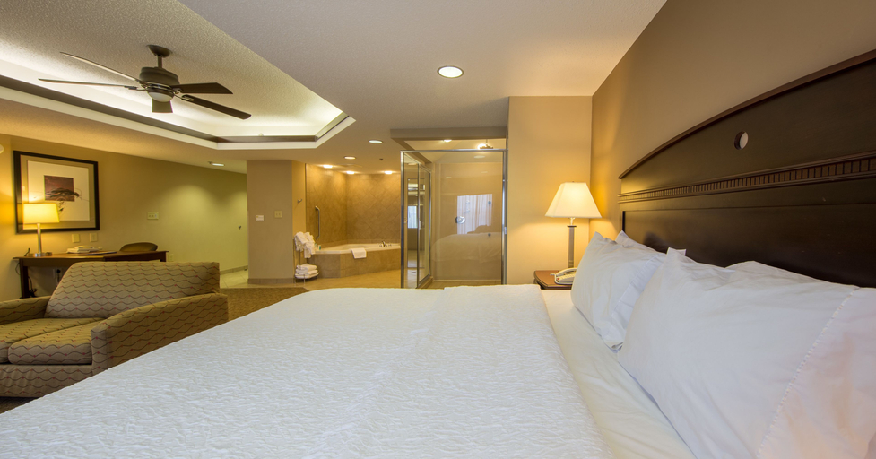 Bedroom 2, Hampton Inn & Suites Burlington, NC, Alamance