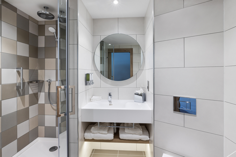 Bathroom 4, Hampton by Hilton Torquay, Torbay