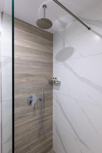 Bathroom 4, Hotel Flori, Sarandës