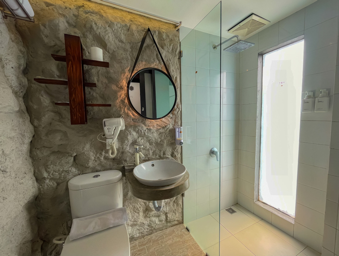 Bathroom 14