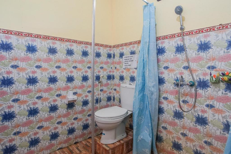 Bathroom 14